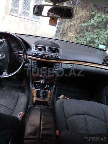 Mercedes E 270 2003, 293,000 km - 2.7 l - Bakı