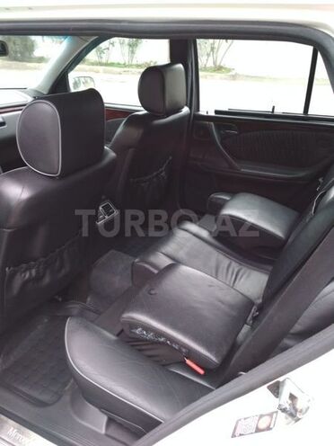 Mercedes E 270 2000, 226,000 km - 2.7 l - Bakı