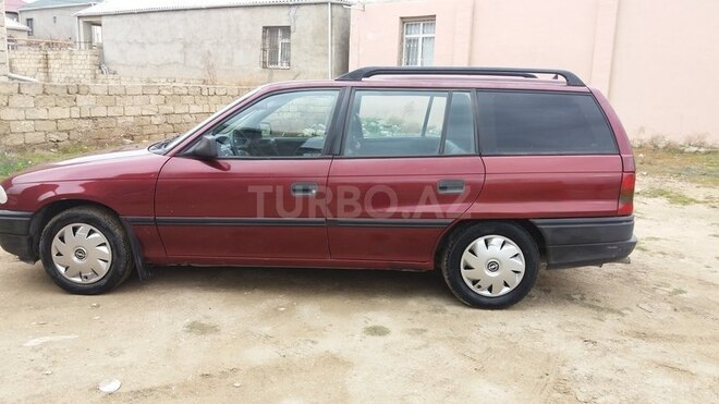 Opel Astra 1992, 250,000 km - 1.6 l - Bakı