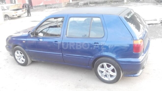 Volkswagen Golf 1993, 235,000 km - 1.6 l - Zaqatala