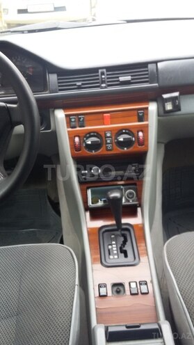 Mercedes E 200 1994, 239,900 km - 0.2 l - Bakı