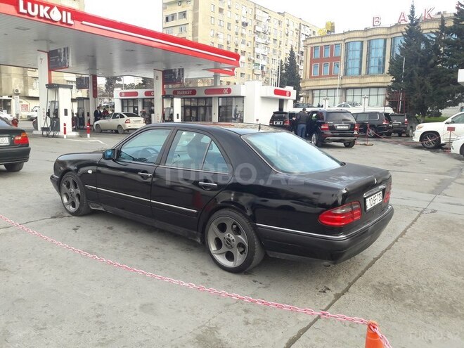 Mercedes E 240 1997, 328,000 km - 2.4 l - Bakı
