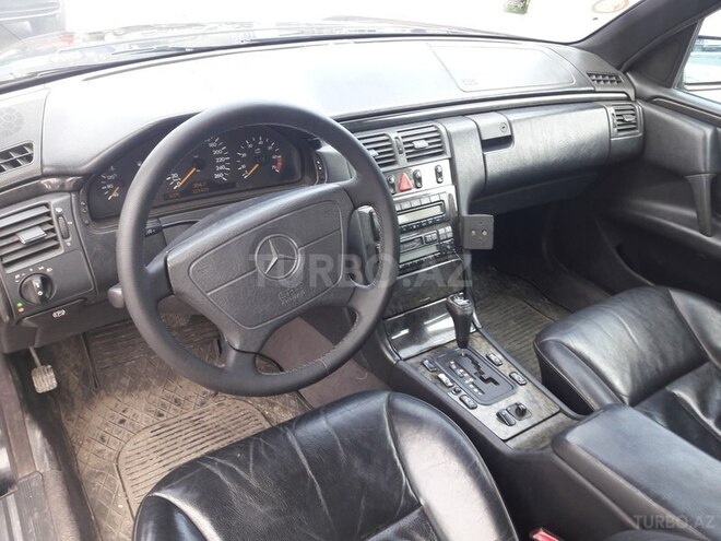 Mercedes E 240 1997, 328,000 km - 2.4 l - Bakı