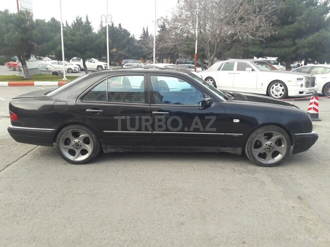 Mercedes E 240 1997, 328,000 km - 2.4 l - Bakı