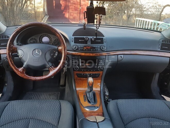 Mercedes E 220 2002, 370,000 km - 2.2 l - Qazax
