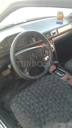 Mercedes E 250 1993, 390,000 km - 2.5 l - Bakı