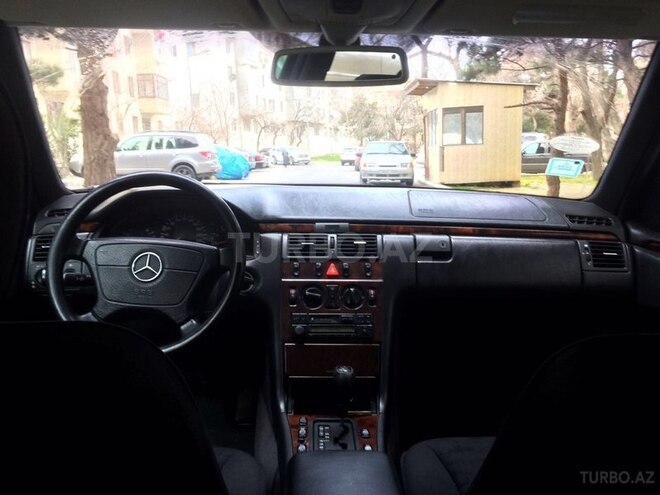 Mercedes E 240 1998, 178,000 km - 2.4 l - Bakı