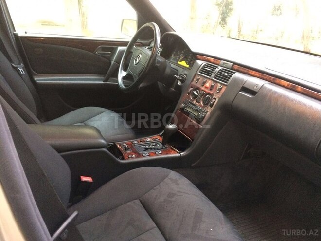 Mercedes E 240 1998, 178,000 km - 2.4 l - Bakı