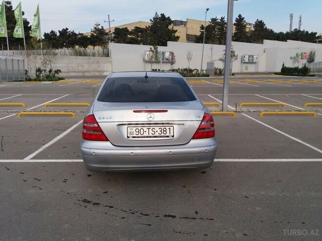 Mercedes E 240 2003, 124,000 km - 2.6 l - Bakı