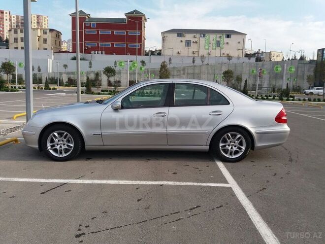 Mercedes E 240 2003, 124,000 km - 2.6 l - Bakı
