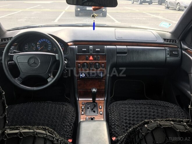 Mercedes E 240 1998, 306,000 km - 2.4 л - Bakı