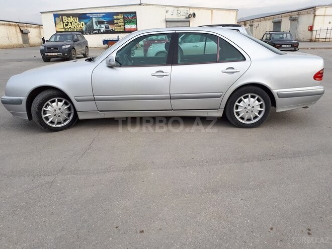 Mercedes E 240 2001, 236,000 km - 2.6 l - Bakı