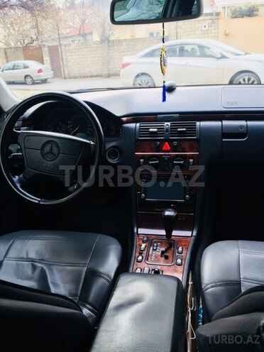 Mercedes E 240 1999, 345,667 km - 2.4 l - Bakı