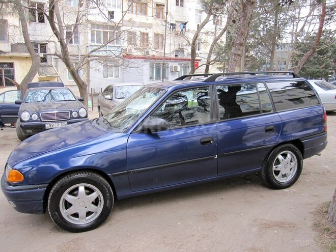 Opel Astra 1996, 215,000 km - 1.6 l - Bakı