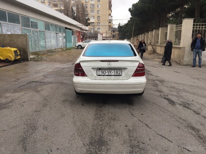 Mercedes E 220 2004, 310,000 km - 2.2 l - Bakı