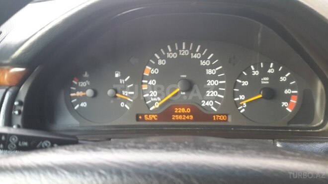 Mercedes E 240 1998, 258,000 km - 2.4 l - Bakı