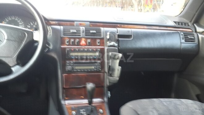Mercedes E 240 1998, 258,000 km - 2.4 l - Bakı