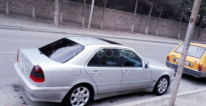 Mercedes C 180 1999, 330,000 km - 1.8 л - Bakı