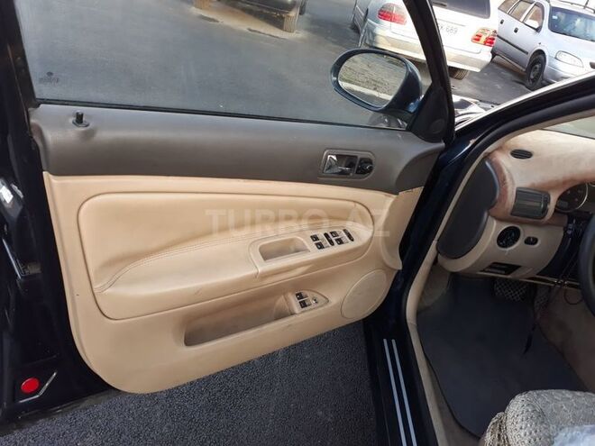 Volkswagen Passat 2004, 261,370 km - 1.8 л - Bakı