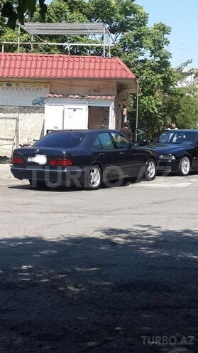 Mercedes E 270 2000, 273,000 km - 2.7 l - Bakı