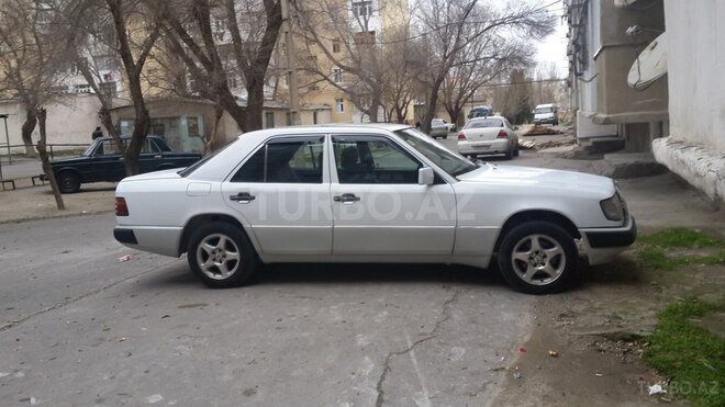 Mercedes E 200 1990, 380,000 km - 0.2 л - Sumqayıt