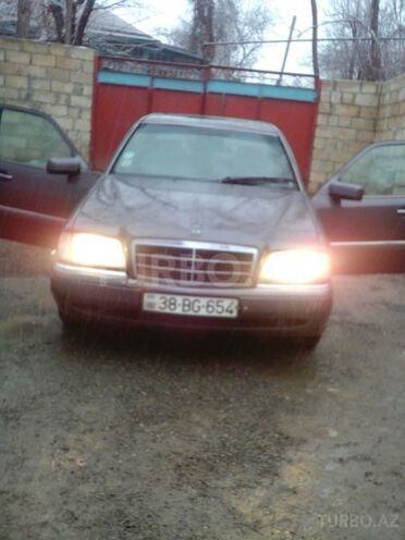 Mercedes C 200 1995, 700,000 km - 0.3 l - Qusar