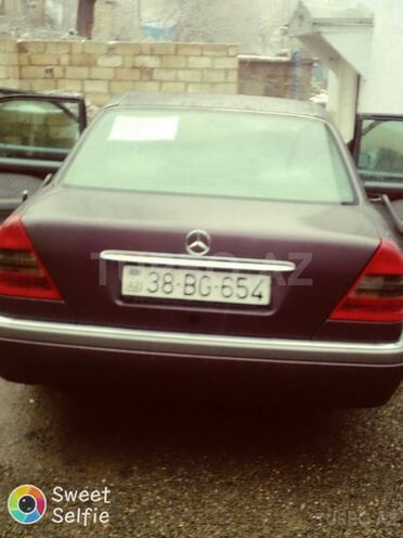 Mercedes C 200 1995, 700,000 km - 0.3 l - Qusar