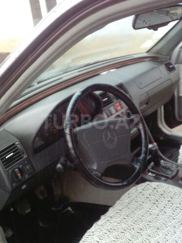 Mercedes C 200 1995, 700,000 km - 0.3 l - Qusar