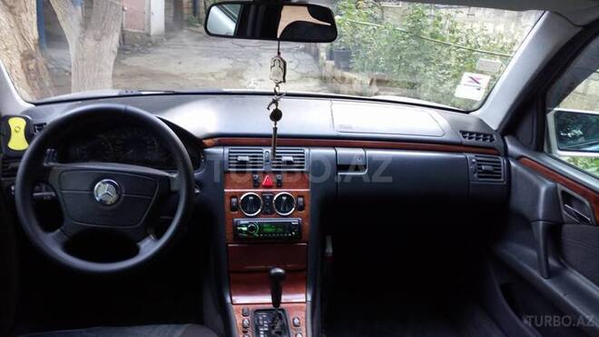 Mercedes E 220 1999, 345,459 km - 2.2 l - Bakı