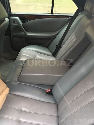 Mercedes E 240 1998, 260,000 km - 2.4 l - Bakı