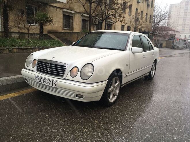 Mercedes E 240 1998, 260,000 km - 2.4 l - Bakı