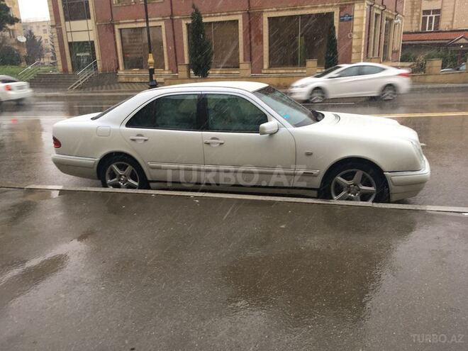 Mercedes E 240 1998, 260,000 km - 2.4 l - Bakı