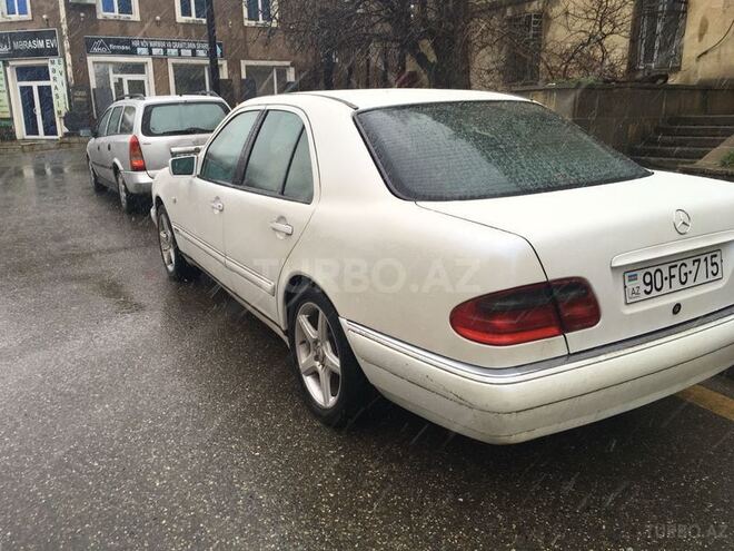 Mercedes E 240 1998, 260,000 km - 2.4 l - Bakı
