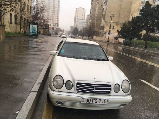 Mercedes E 240 1998, 260,000 km - 2.4 l - Bakı