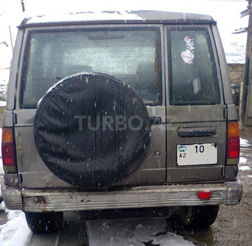 Isuzu  1990, 246,000 km - 2.4 l - Şamaxı