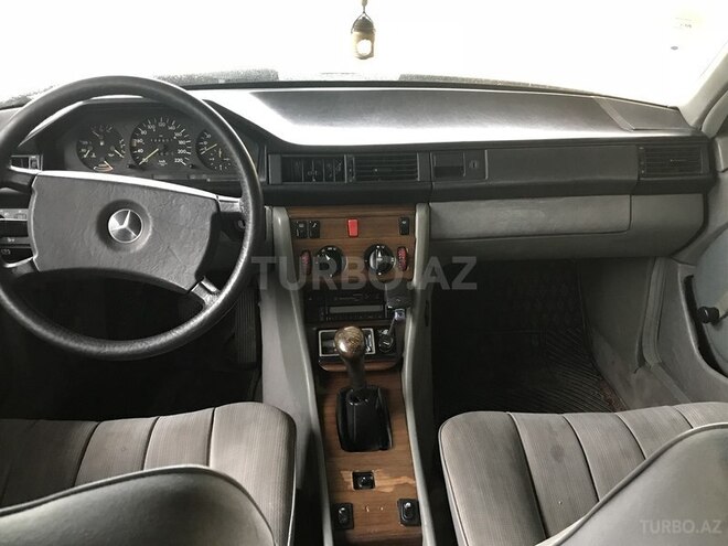 Mercedes E 200 1989, 200,000 km - 2.0 l - Bakı