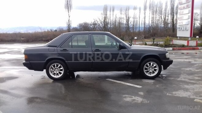 Mercedes 190 1990, 338,000 km - 1.8 l - Qax