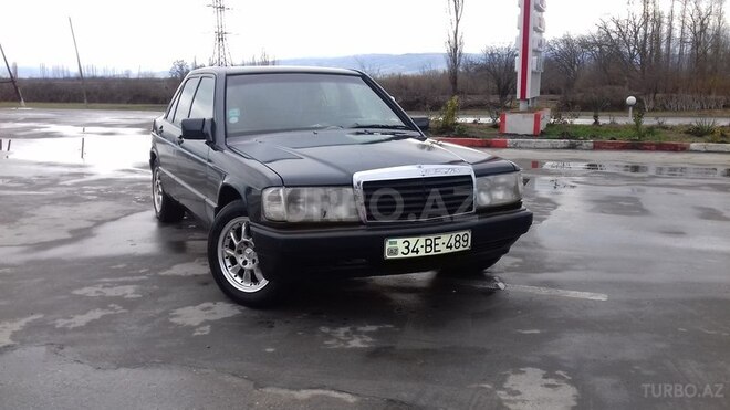 Mercedes 190 1990, 338,000 km - 1.8 l - Qax