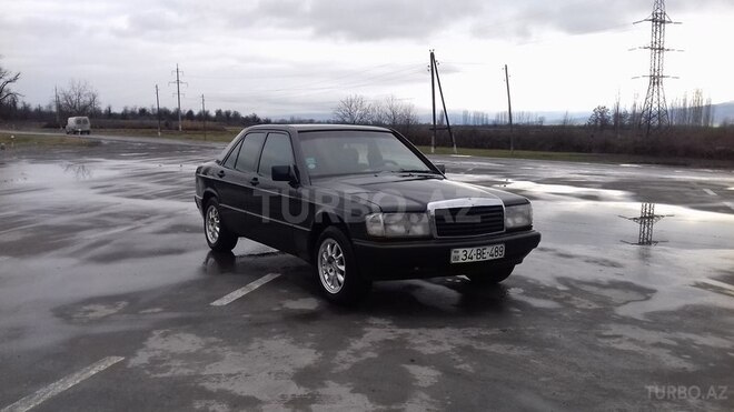 Mercedes 190 1990, 338,000 km - 1.8 l - Qax