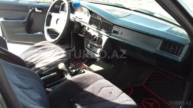 Mercedes 190 1990, 338,000 km - 1.8 l - Qax