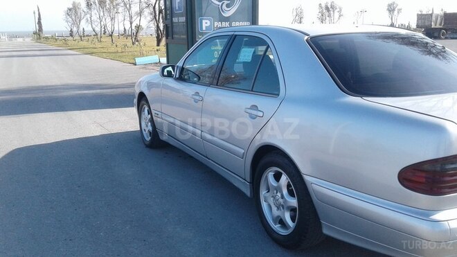 Mercedes E 220 2000, 303,000 km - 2.2 l - Bakı