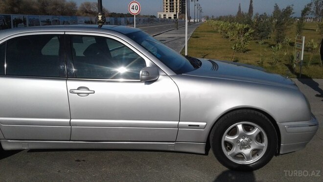 Mercedes E 220 2000, 303,000 km - 2.2 l - Bakı