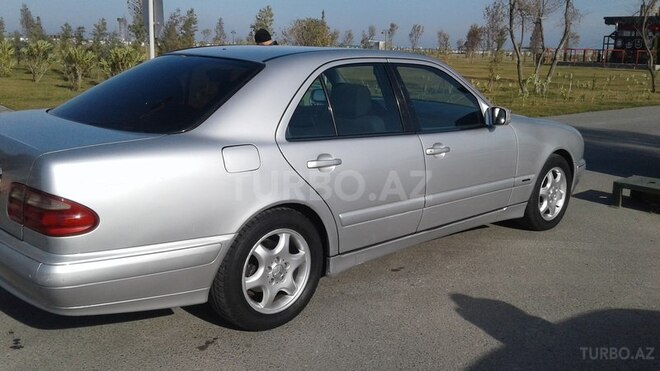 Mercedes E 220 2000, 303,000 km - 2.2 l - Bakı