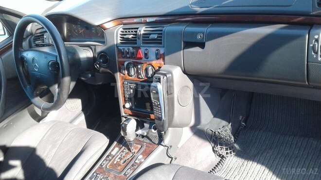 Mercedes E 220 2000, 303,000 km - 2.2 l - Bakı
