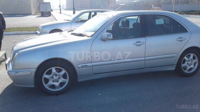 Mercedes E 220 2000, 303,000 km - 2.2 l - Bakı