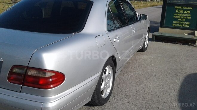 Mercedes E 220 2000, 303,000 km - 2.2 l - Bakı