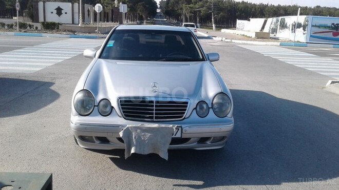 Mercedes E 220 2000, 303,000 km - 2.2 l - Bakı