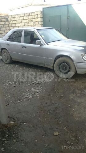 Mercedes E 280 1988, 270,000 km - 2.8 л - Quba