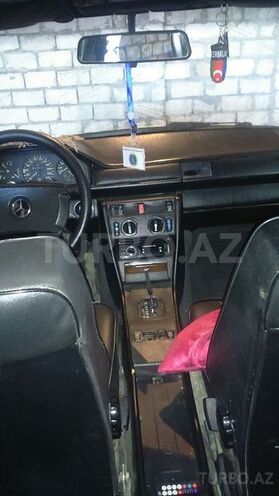 Mercedes E 280 1988, 270,000 km - 2.8 л - Quba