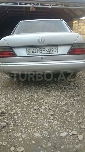 Mercedes E 280 1988, 270,000 km - 2.8 л - Quba